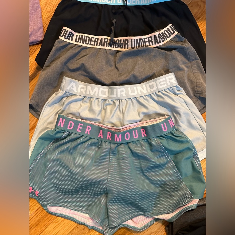 Under armor shorts - size medium - GUC